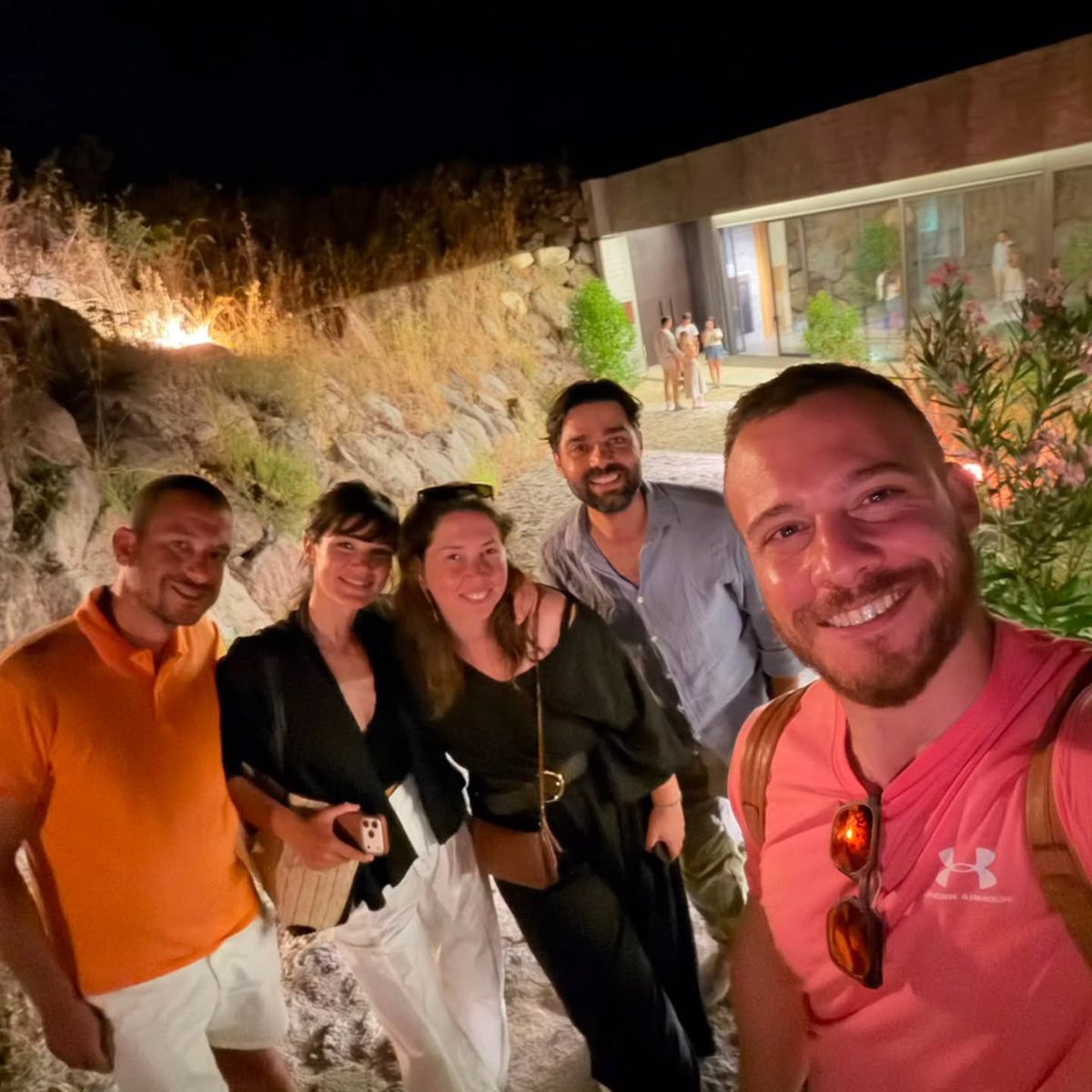 dizianaIiz's tweet photo. Pınar Deniz ve Kerem Bürsin, Yorgun Güneş filminin setinden. https://t.co/f3r5duD1kR