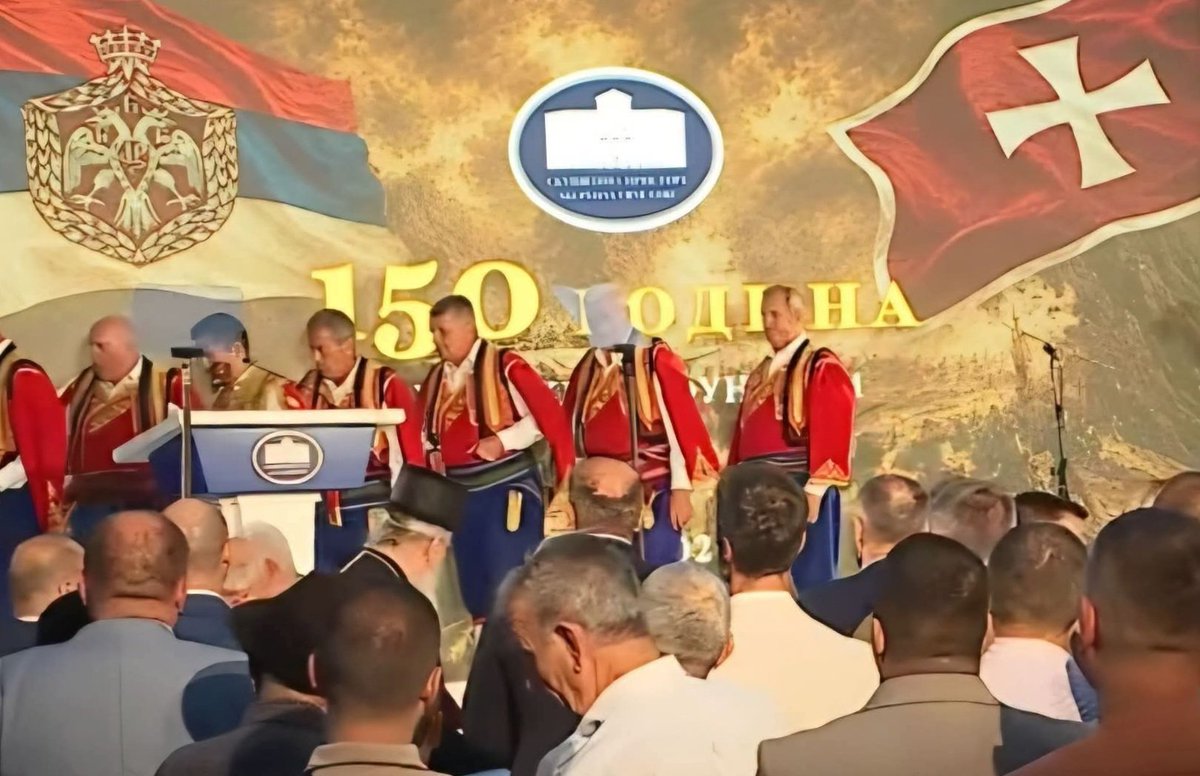 VukasinPerovic's tweet photo. Kad u istoriji imaš rupu od 600 godina, onda pokušavaš da otmeš sve čega se śetiš.
Tu su Sultanova trobojka, crnogorski krstaš, crnogorska nošnja, crnogorski jubilej... Srpski su samo grb Nemanjića i sramna okupatorska zetska banovina.
A tu su i izlizani posrbljeni političari. https://t.co/X0Qi2iqUce