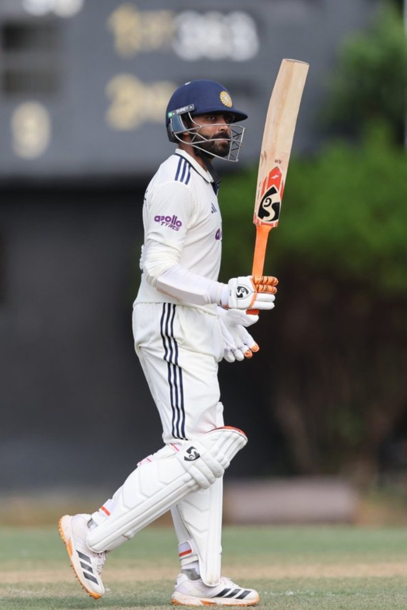 Saabir_Saabu01's tweet photo. Sir Ravindra Jadeja is back with a bang! 💥🇮🇳

Came to bat at No.4 in Shubman Gill's absence, Ravindra Jadeja scored an solid fifty on his comeback in the warm-up game against Sri Lanka XI. 👏

Undoubtedly, one of the best in the business ⚔️🙌 https://t.co/5lgB1af633