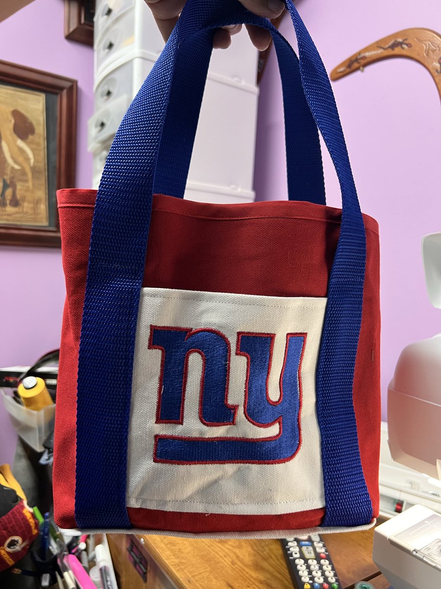 Commanderlorian's tweet photo. Started making handbags for the ladies who like ve football https://t.co/CDwzsKWb62