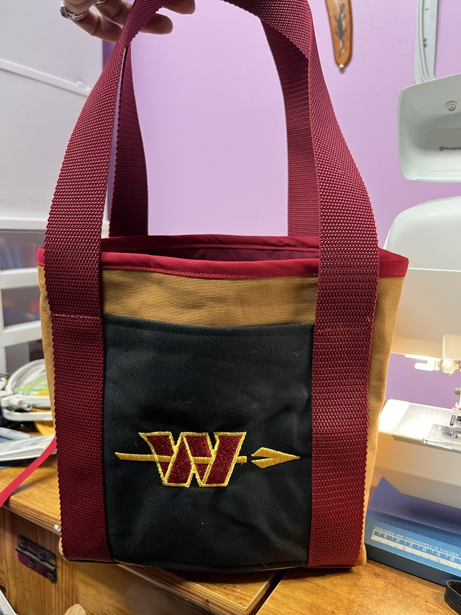 Commanderlorian's tweet photo. Started making handbags for the ladies who like ve football https://t.co/CDwzsKWb62