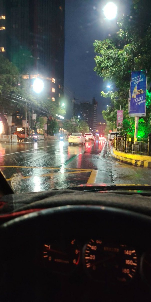 LPatac's tweet photo. Rainy sat https://t.co/P4QWgQdh9O