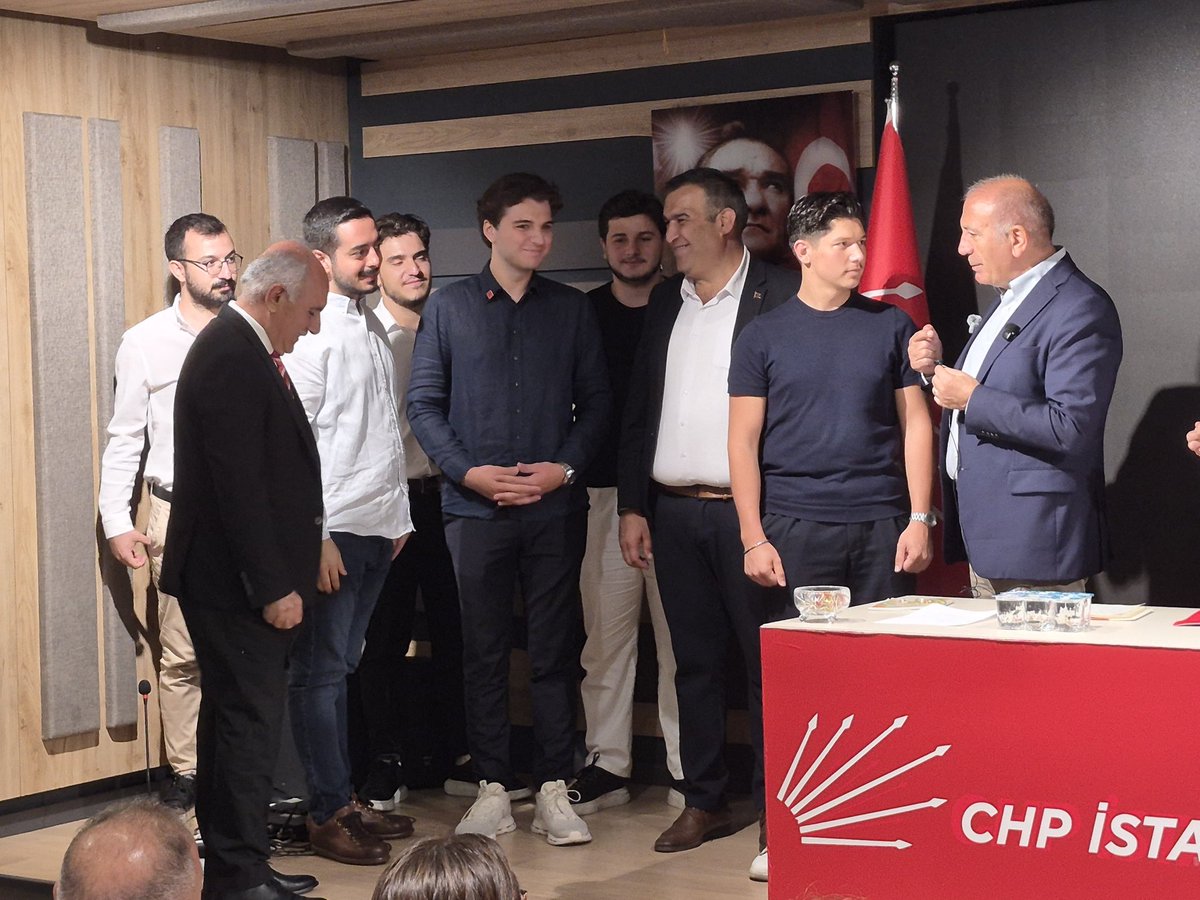 gurseltekin34's tweet photo. Bugün İstanbul CHP İl Örgütümüzün ailesi daha da büyüdü! 

Aramıza katılan, mücadelemize omuz veren, bizlere güç ve umut katan yeni yol arkadaşlarımıza HOŞ GELDİNİZ!

Birlikte daha güçlü, birlikte daha kararlı, birlikte daha umutluyuz!
Omuz omuza, yürek yüreğe; demokrasi, adalet ve özgürlük için mücadelemizi büyütmeye devam edeceğiz.

İyi ki geldiniz, iyi ki aramızdasınız!
Birlikte başaracağız!