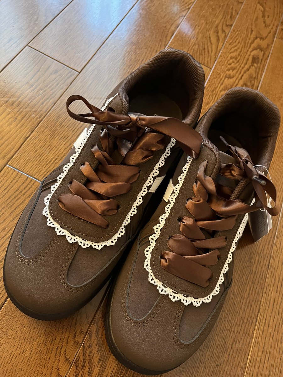 miraclepure's tweet photo. わぁーとなり！しまむらで購入した👞✨ https://t.co/yc1ebF2HPx