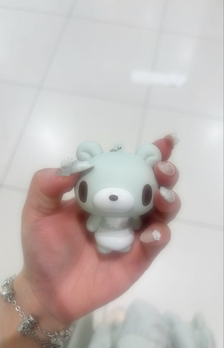 XbeaZk's tweet photo. SHEINで買ったカバンと色おそろい かわいい🌱 https://t.co/9MJJYXvACE