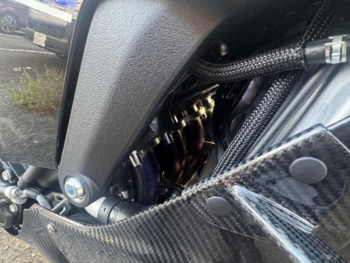 Z06St's tweet photo. 26YZF R1M納車しました！
フルエキのアクラボも間に合って幸せです！
ヤマハの音　素晴らしい💕 https://t.co/HkCvTzSlgE