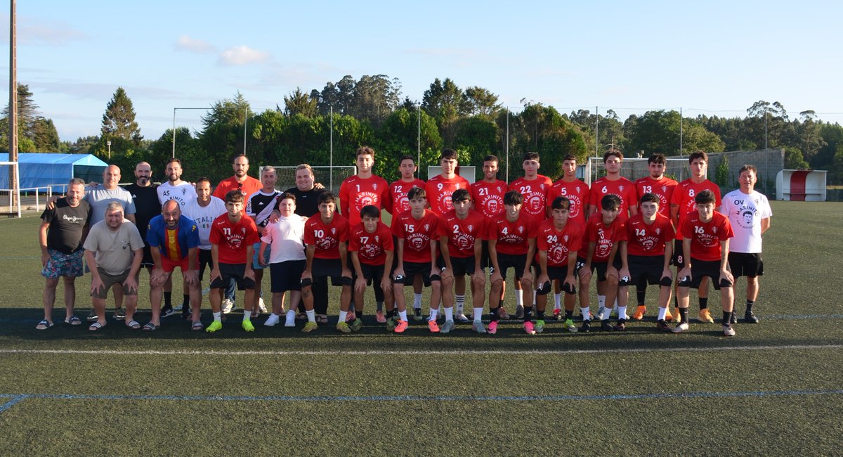 sdovaldenaron's tweet photo. ❤️🤍 Un ano máis, xuntos!
Moitas grazas a Marinito Bar & Restaurante por seguir apostando polo club e por acompañarnos unha tempada máis.
Grazas por formar parte desta familia! ⚪🔴🔴⚪
#IMUSVAL #PrimeiroEquipo #FamiliaValexa #marinitobaryrestaurante https://t.co/mca6EuPikO