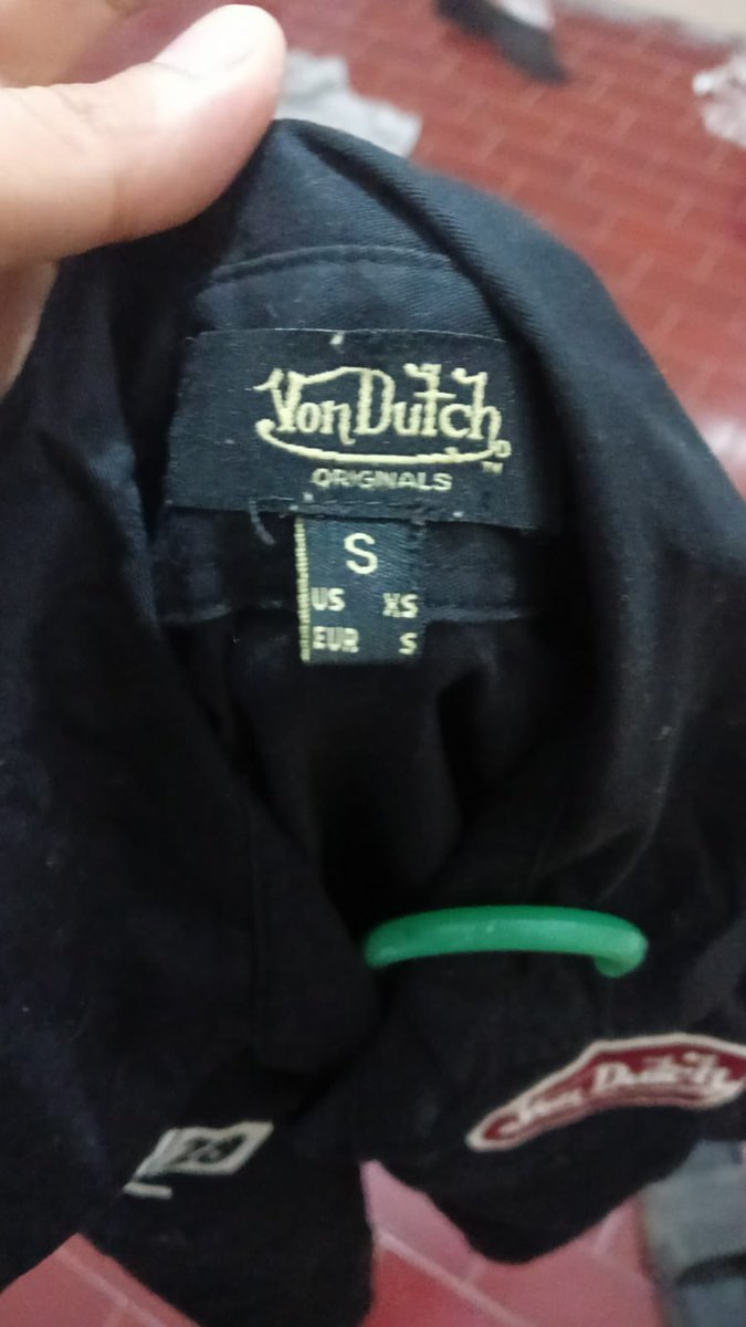 cheysieh's tweet photo. want to sell preloved von dutch workshirt  400k, size s, warna hitam pekat dom malang u can dm me for details 
tag: wts vondutch workshirt, preloved vondutch https://t.co/7KhY3TjR5f