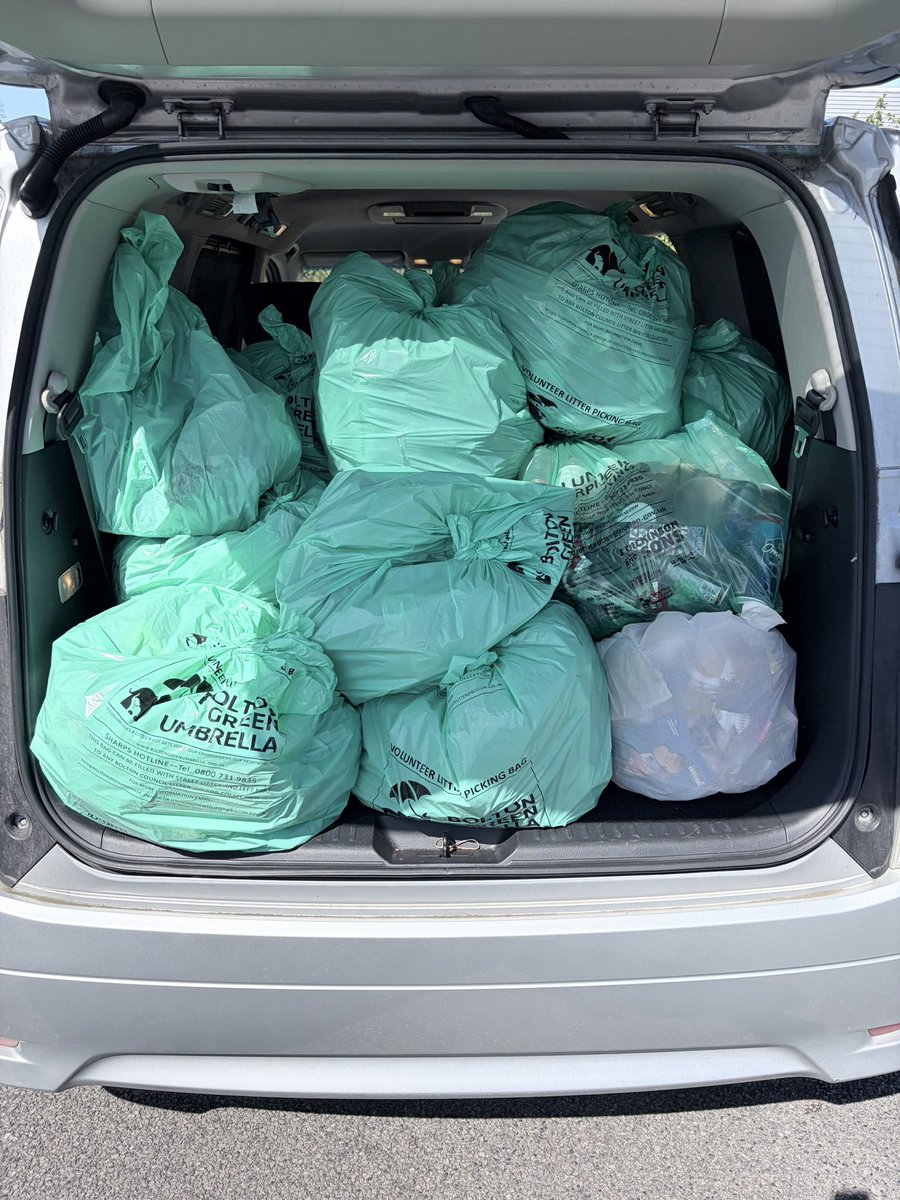RestoreBolton's tweet photo. We’ve had a very productive morning with @RestoreBritain Bolton Branch.

Our very fist litter pick. Lots more to come. In the space of an hour, we collected 18 bags of rubbish https://t.co/2R9Flj6d4p