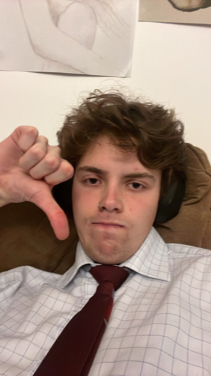 swagbot38's tweet photo. headphones broke @sony fuck u https://t.co/nZsiBfl4dh