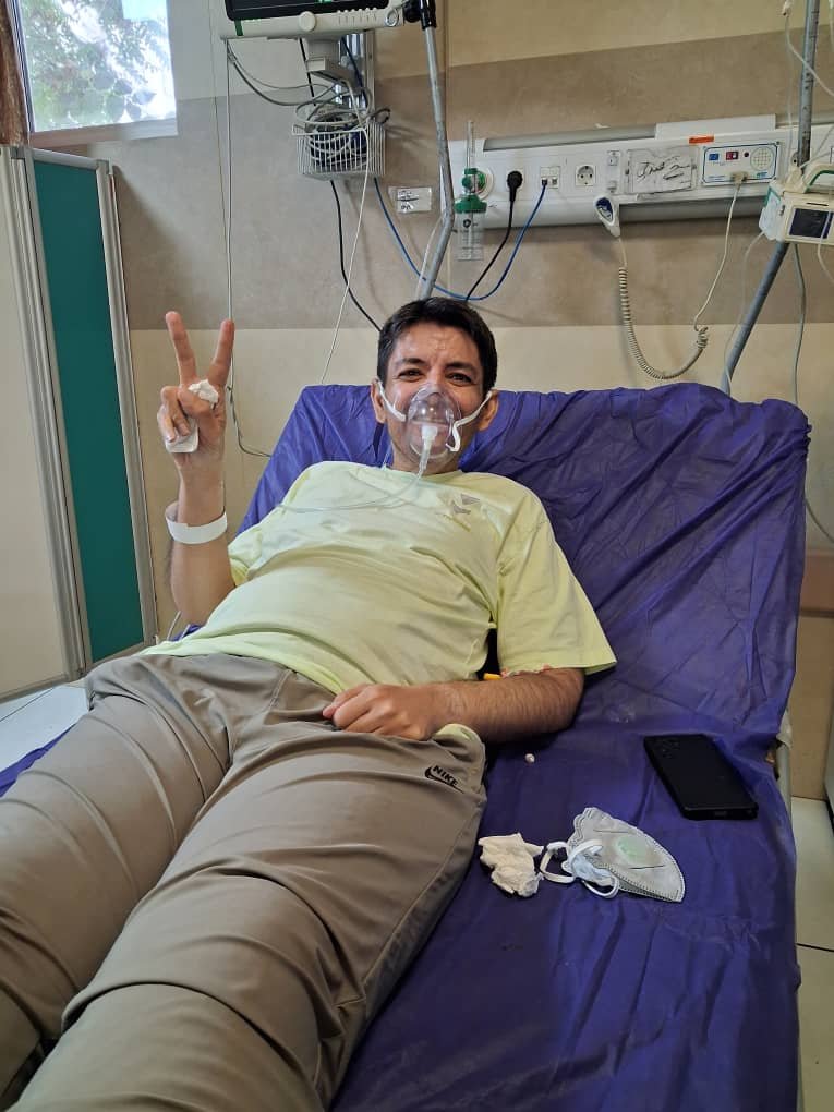 journalist13655's tweet photo. رفقا من دارم میرم اتاق عمل برای عمل قلب و ریه اگر به هوش نیومدم حلال کنید
محتاج‌ دعای همتون هستم https://t.co/qhEVRHrgw4