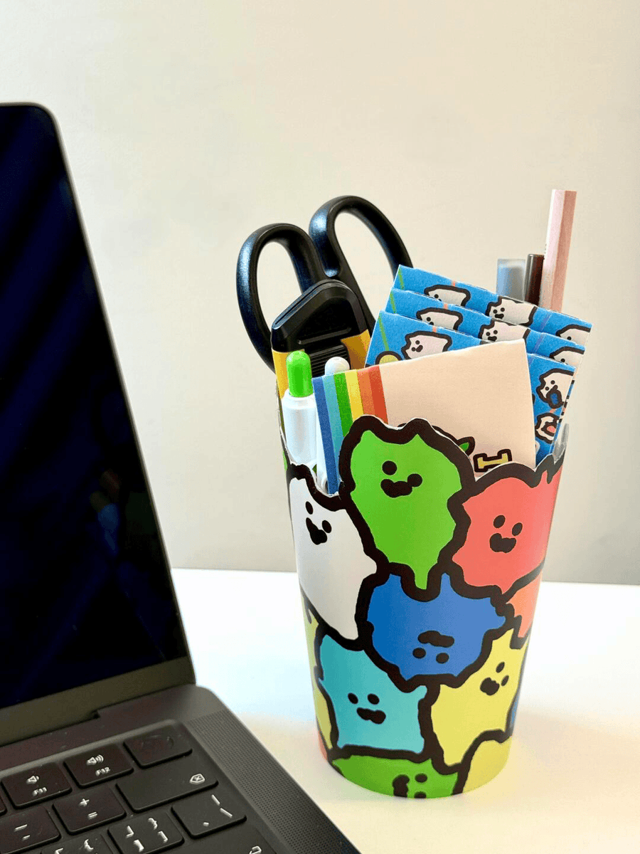 ShyBinibining's tweet photo. Turn an old glass jar into a cute desk pen holder—add some colorful stickers u0026 it’s done!  No extra cost, just small creativity! https://t.co/TCcuMTYPyp