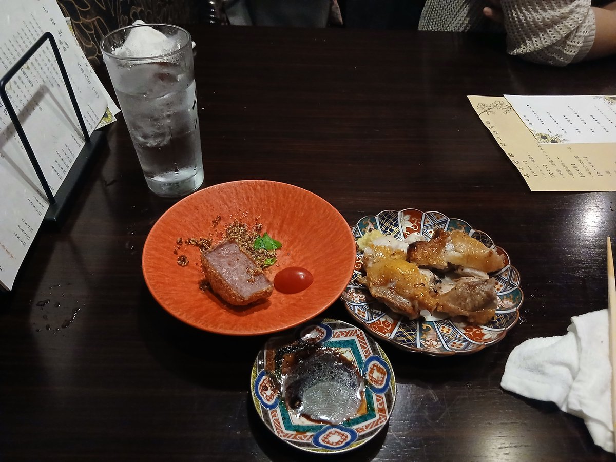 riry__flower's tweet photo. 旦那さんの繋がりの知り合いと飲み会！
料理凄い美味しい！
そして楽しい https://t.co/K3X5fwriN9