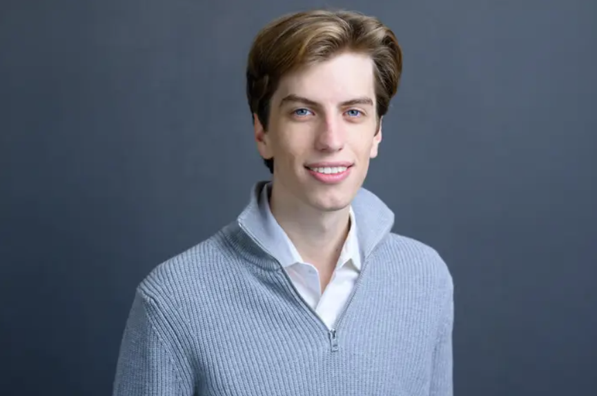 LangleyDonovan's tweet photo. Just saw a post about Leopold Aschenbrenner, which reminds me that I think he looks exactly like a twin brother of Clara McGregor. Which kinda implies that Ewan McGregor could be cast as an AI genius, which is a stretch. https://t.co/8NNtqjkrA4
