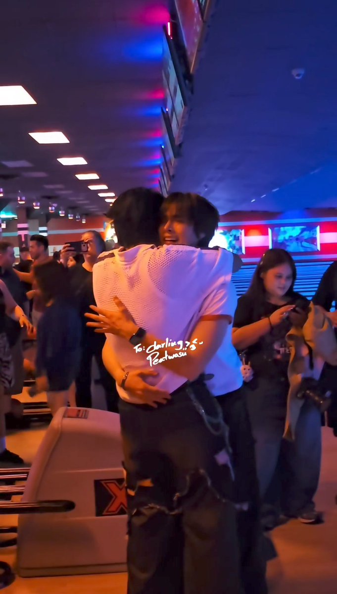 Nico_in_delulu's tweet photo. They look so happy for each other! And it wasn't long before the hugs followed ♥️💙
BowlingWithFortPeat
#LoveAtFirstStrike #FortPeat https://t.co/QOe3tjh0i5