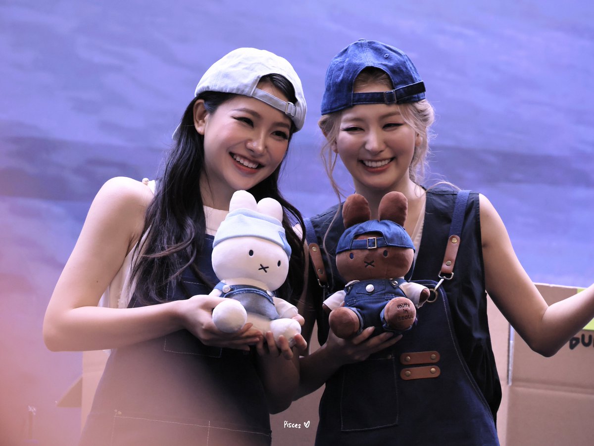 pisceskimty's tweet photo. 260808 K4팬싸

옒슬 💜💛 

#레드벨벳 #REDVELVET https://t.co/BaUdM6wkJh