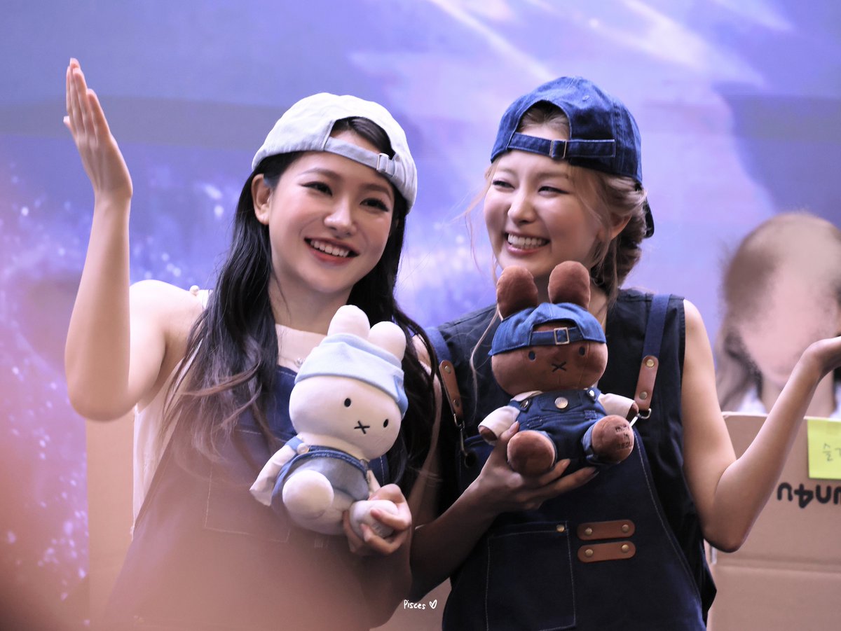 pisceskimty's tweet photo. 260808 K4팬싸

옒슬 💜💛 

#레드벨벳 #REDVELVET https://t.co/BaUdM6wkJh