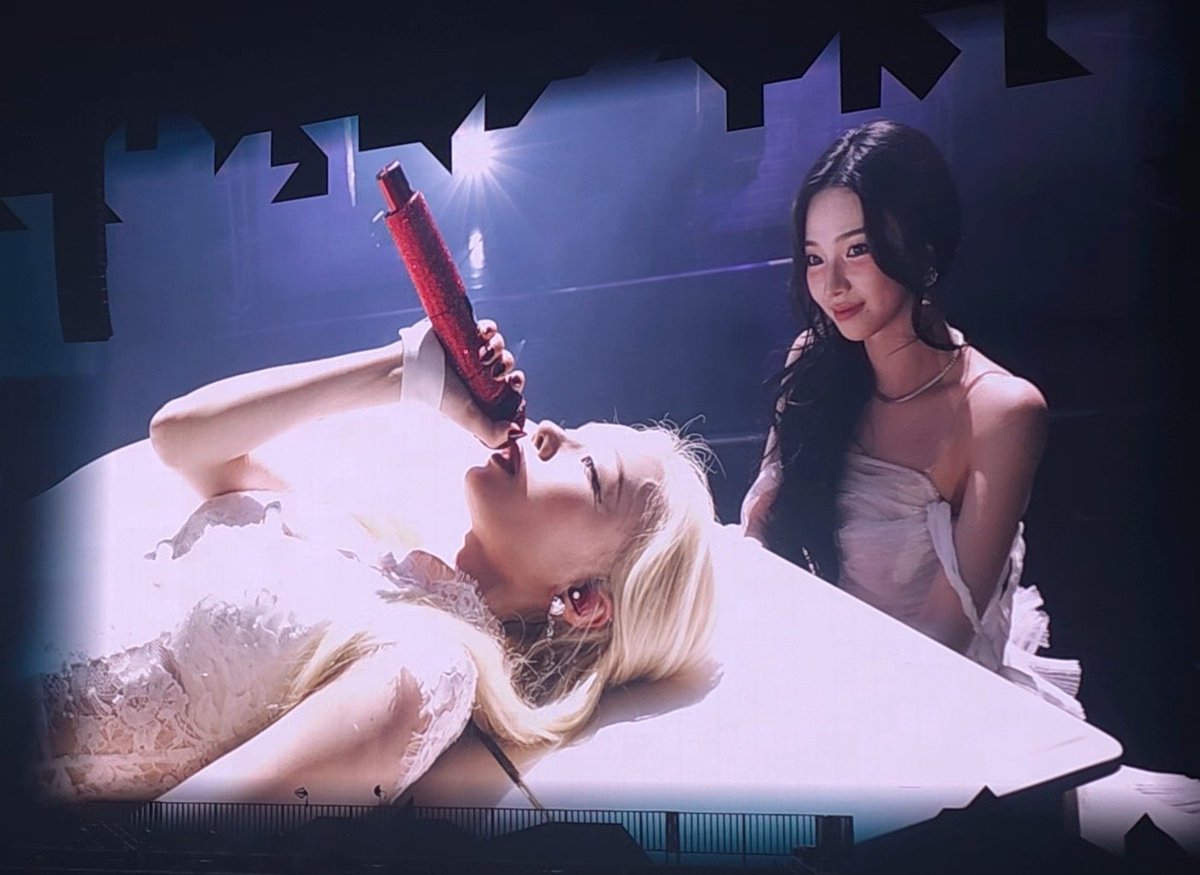 FarinePnZ's tweet photo. เป็นสายตาที่ภูมิใจในตัวน้องหนาวมากอะ ยอมแล้ว https://t.co/e3HFe4Jny5