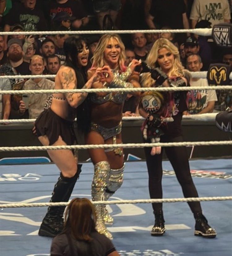 MsCharlotteWWE's tweet photo. https://t.co/gXwZOaLvWq
