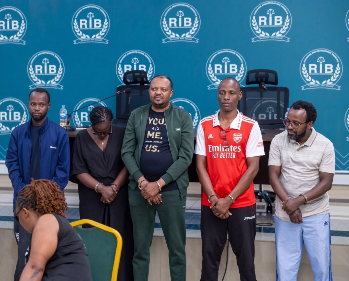 dr_dash250's tweet photo. Abantu bagera kuri 80 batawe muri yombi harimo nuwari nyiri uruganda rwa Ingufu Gin. Batawe muri yombi bazira gukora ibinyobwa bitujuje ubuziranenge.

Abanyarwanda barakangurirwa gukora inganda zikora ibintu bidashira mu kaga urubyiruko. https://t.co/FoztBQsxMt