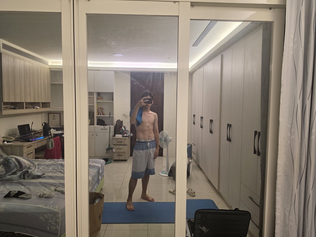OldEe35's tweet photo. 今天父親節~有沒有要認領我這個兒子，兒子很聽話喔~要做什麼都可以~(,,•﹏•,,) https://t.co/Q189lt4y2q