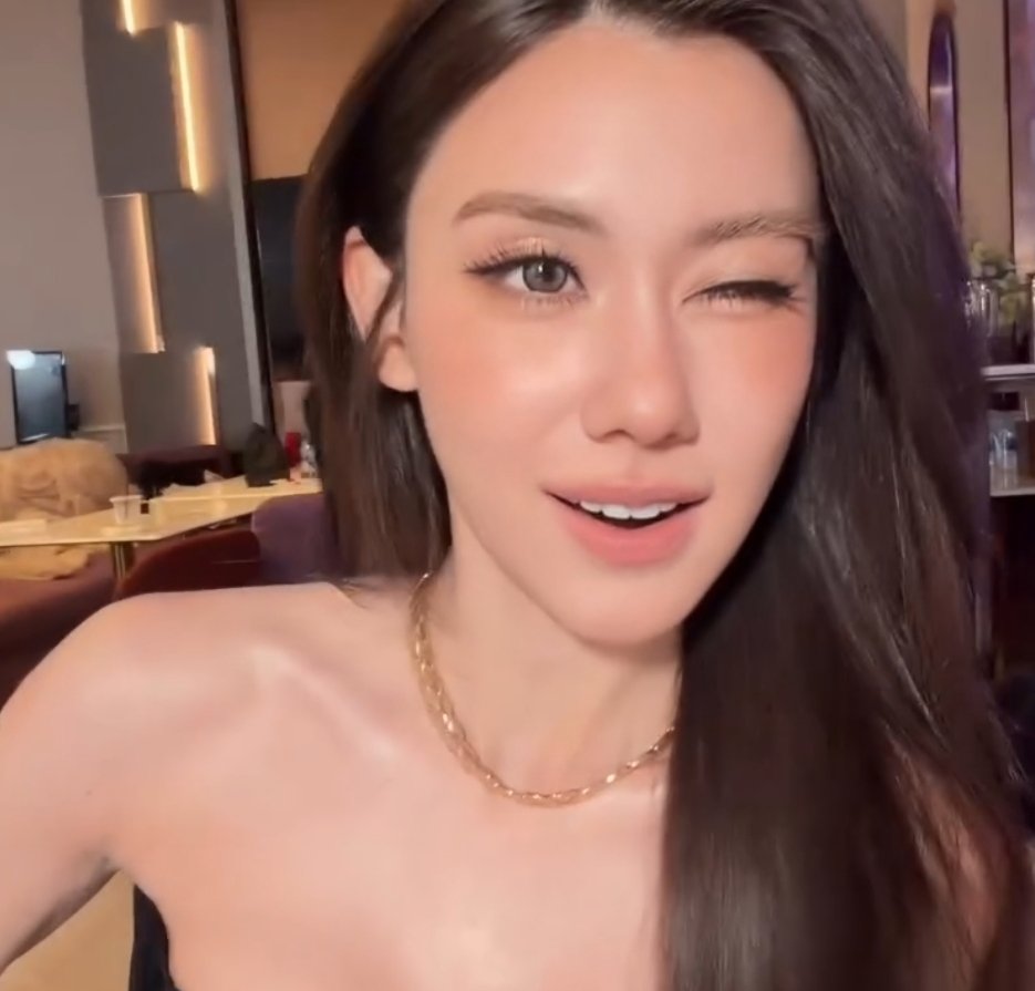 llalalamaine's tweet photo. okay but just gonna say it... this woman is SO fine, SO hot, and SOOO damn gorgeous!!!🫠🖤🔥🦋

LENA AT WEIBO GALA 2026 
#WeiboGala2026xLenaLalina https://t.co/ZiWcSiauUa