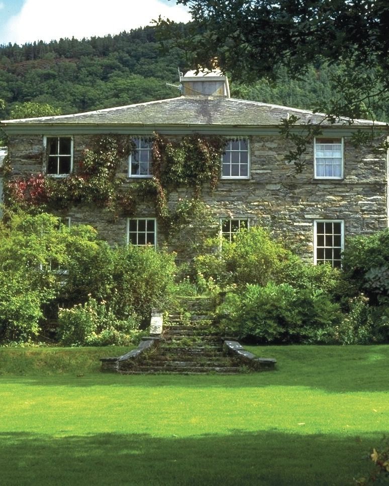 FieldStudiesC's tweet photo. 🌿 Looking for the perfect venue or group getaway in the heart of Eryri (Snowdonia) National Park?

🏡 Rhyd-y-Creuau offers venue hire and group accommodation in a beautifully restored Georgian country house dating back to the early 1800s. Surrounded by some of the UK's most spectacular landscapes, it's the ideal base for walking groups, youth groups, retreats and outdoor adventures.

✨ Stunning surroundings ✨ Comfortable group accommodation ✨ Direct access to incredible walking routes and Eryri ✨

We've put together a blog covering everything you need to know about the facilities, local landscape and spirit of Rhyd-y-Creuau.

Read here: 📖 https://t.co/96KmsbVJcN