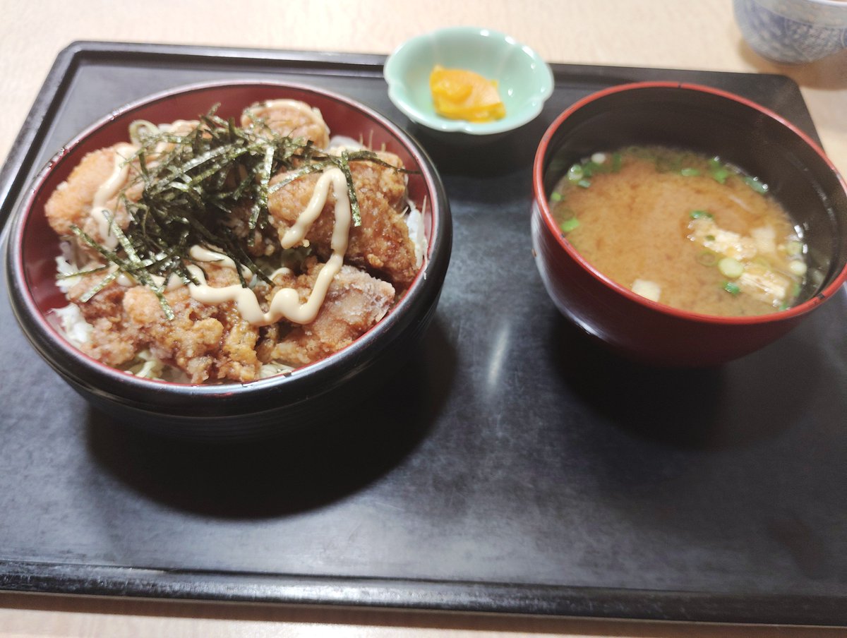sham486's tweet photo. 空天丼でからあげ丼😋 https://t.co/BIgZNsvZxP