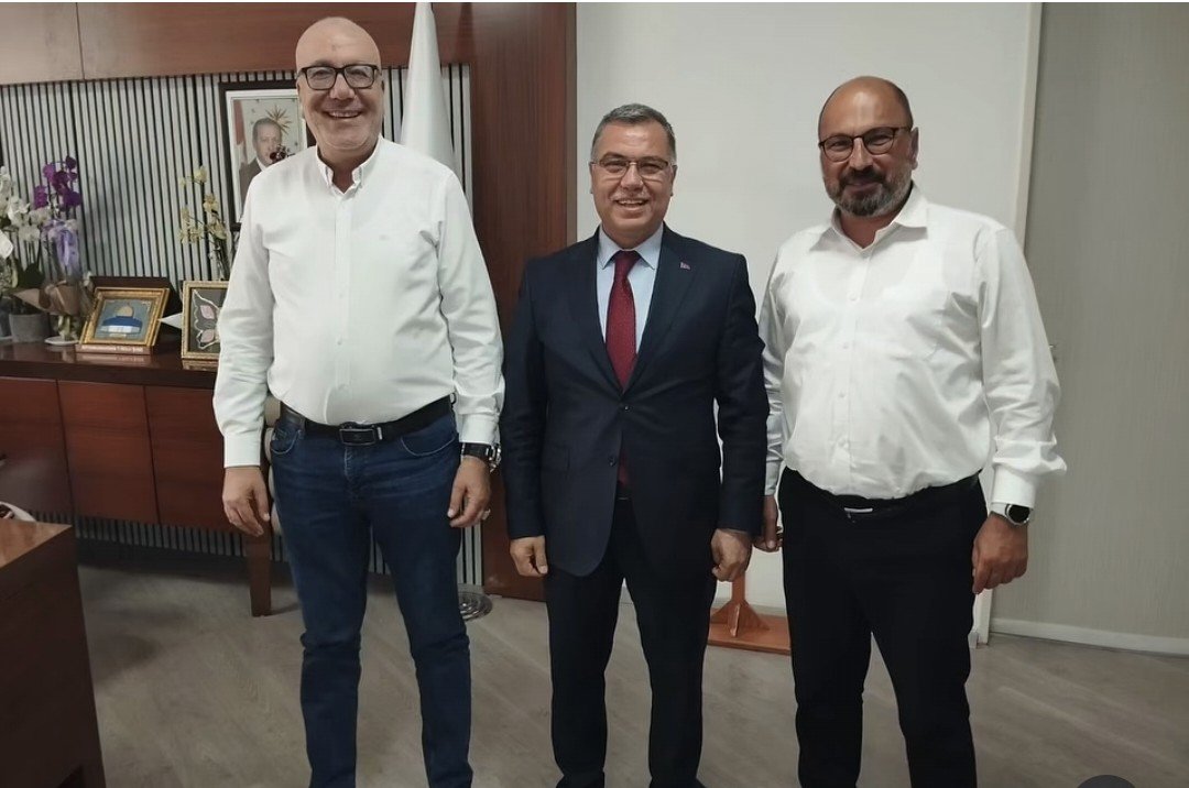 MustafaEr_26's tweet photo. Ahlaki sorunları bir yana çalışan herkezin  KHK lı öğretmen olması yani fetocu olduğu dershanede müdürlük yapan @ALTINKAYNAK26 oğlunun referansıyla müdür olarak atanmış.
@hakanparlakgun feto ile bir ilişkiniz varmı? İsmail Altınkaynakın var @fatih_donmez https://t.co/NgVJDDHOId