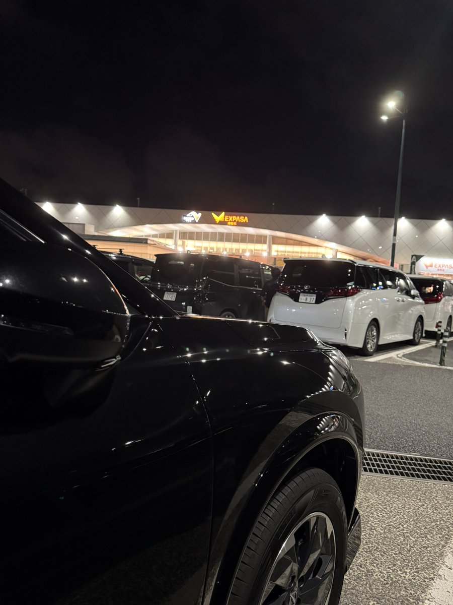 jaikomckarokuro's tweet photo. Google mapがトンネルに入ると使えたもんじゃない、、、（いい地図アプリないですか？？）
迷いに迷って大黒付近まで行ってそこから無事に帰って来れた笑
まぁそのおかげでお目当ての海老名SAに行けたからよし！！！（良くない）

#AWIN
#エクストレイル https://t.co/Knc8boqTrd