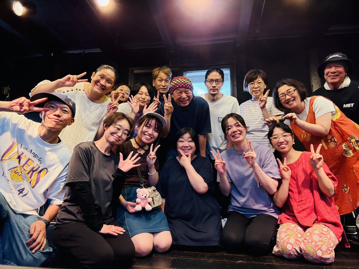 ryochinpapa's tweet photo. 松本ワークショップ初日終了ー！
参加してくれたみんな、ありがとう！

自分のことは自分でする。
相手を決めずに自分のことを決めていく。

相手と関わる上でも大事なこと。
そのことをたくさんワークしました。

いっぱいの質問や体験をありがとう！

#松本 #即興 #自分 #自律 #ワークショップ https://t.co/2ZQuGxi3LG