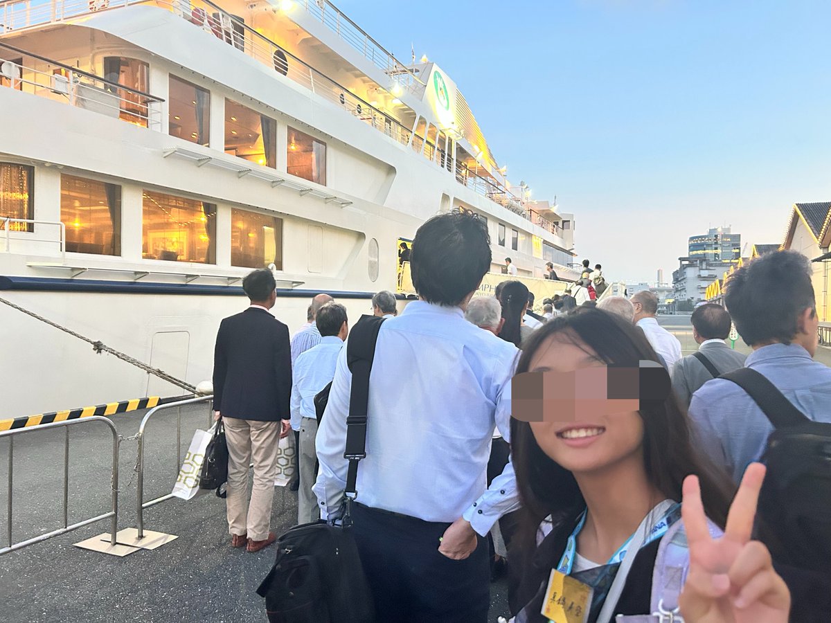 mana20190919's tweet photo. 令和８年８月８日『世界猫の日デー」

一応占い師っぽくいうと、ライオンズゲートが開いて宇宙からのエネルギーがなんたらかんたら〜の日

私は昨日宮崎から帰ってきた娘と原宿に行って、人が多過ぎて死ねると思った日🥺

＃Live配信は夜9時前後開始
＃昨日は羽田お迎えからお船会に参加
＃スクイーズ https://t.co/r7ZZGwH7iK
