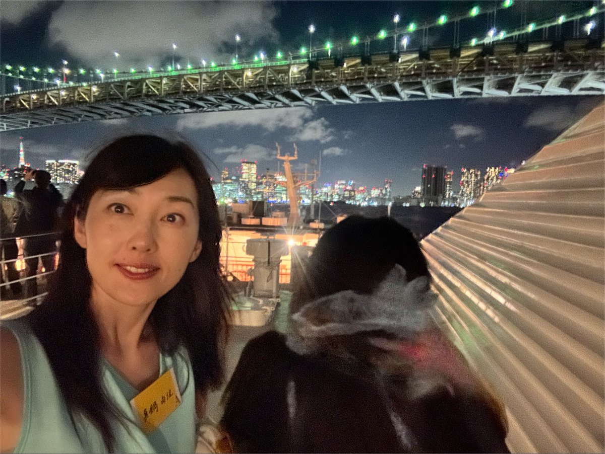 mana20190919's tweet photo. 令和８年８月８日『世界猫の日デー」

一応占い師っぽくいうと、ライオンズゲートが開いて宇宙からのエネルギーがなんたらかんたら〜の日

私は昨日宮崎から帰ってきた娘と原宿に行って、人が多過ぎて死ねると思った日🥺

＃Live配信は夜9時前後開始
＃昨日は羽田お迎えからお船会に参加
＃スクイーズ https://t.co/r7ZZGwH7iK