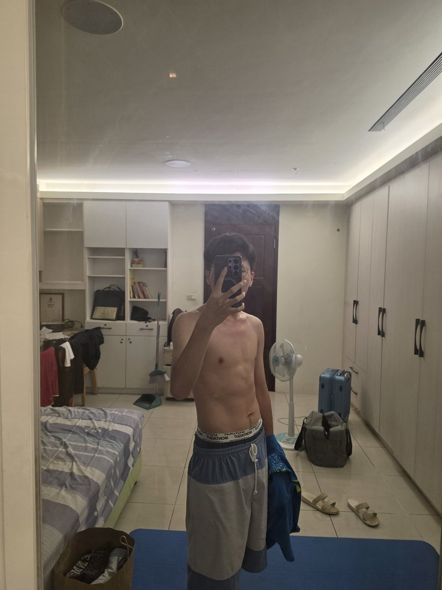 OldEe35's tweet photo. 今天父親節~有沒有要認領我這個兒子，兒子很聽話喔~要做什麼都可以~(,,•﹏•,,) https://t.co/Q189lt4y2q