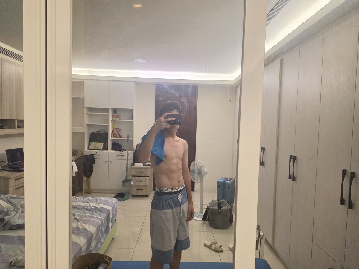 OldEe35's tweet photo. 今天父親節~有沒有要認領我這個兒子，兒子很聽話喔~要做什麼都可以~(,,•﹏•,,) https://t.co/Q189lt4y2q