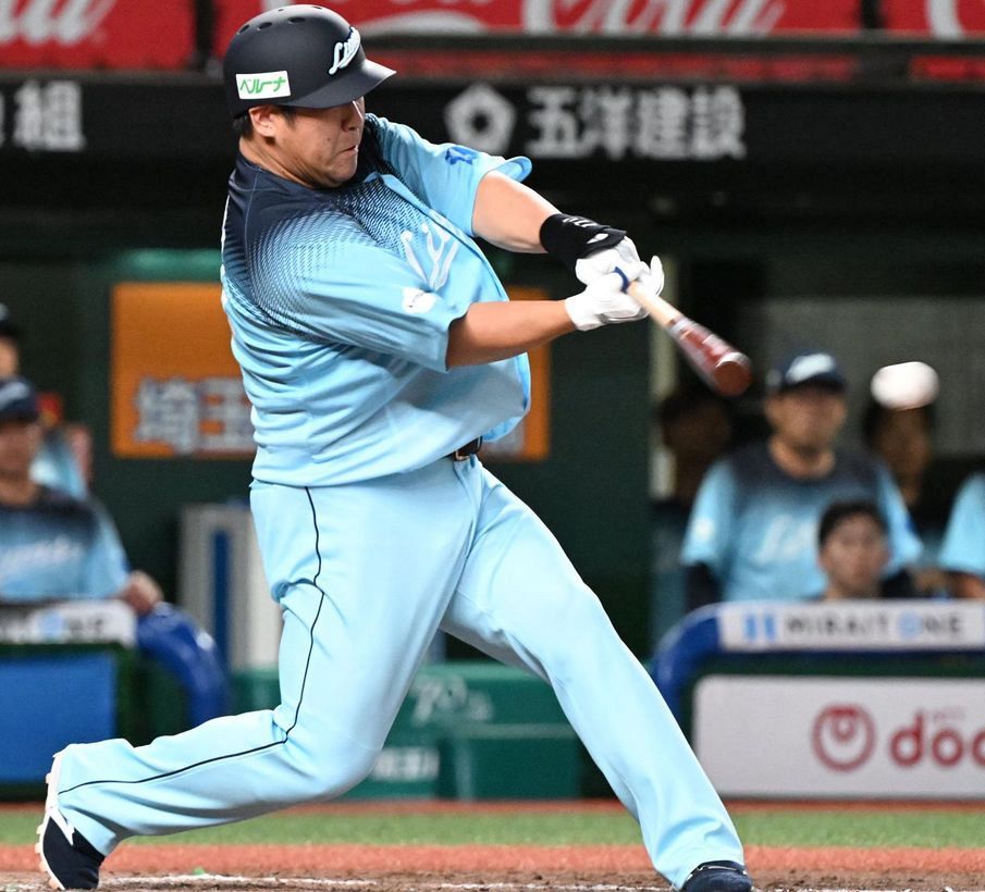 nishispo_lions's tweet photo. 25年目の中村剛也選手が待望の今季初安打

24年連続安打にベルーナドームも大歓声

#seibulions
▼記事はこちらから▼
https://t.co/gNDjfe9XH3 https://t.co/qgxGfPx8o1