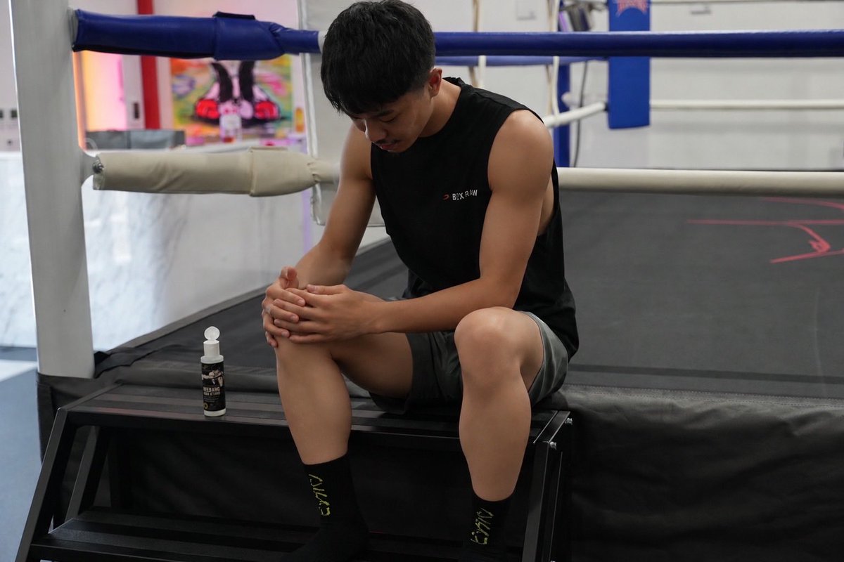 puremedel's tweet photo. 商品開発の裏側。

中谷潤人選手 × pure medel
「BIGBANG BODY LOTION premium」

中谷選手自ら名前をつけ、開発段階から試作品を使用。

「髭剃り後にも使いやすいか」「毎日続けやすいか」など、リアルな声を反映しながら何度も調整を重ねて完成しました✨

初回ロットには、直筆サイン入りカードを5枚限定でランダム封入！

🔽ご購入はこちら🔽
https://t.co/3lCq45XJDf

#中谷潤人 #BIGBANGボディーローション #熊本地震被災地寄附