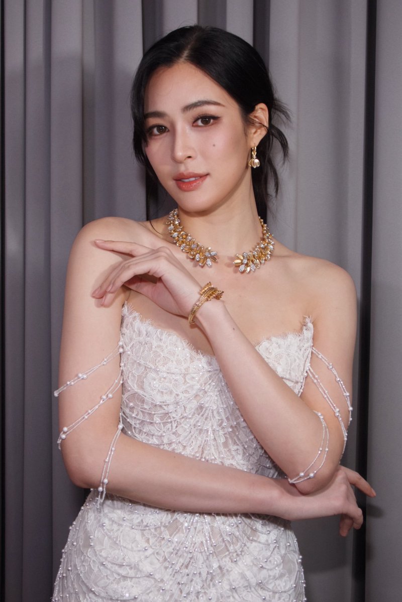 LingOrm_BH's tweet photo. โอ้โหหหหหหหห พี่หลิงสวยมากกกกกกก คนดีขาของแม่เปล่งประกายที่สุดเลยค่ะวันนี้ 😭🤍🫠✨️

#LinglingxWeiboGalaNight
#WeiboCulturalCommunicationNight 
#หลิงหลิงคอง #LinglingKwong https://t.co/LDyR6McZcQ