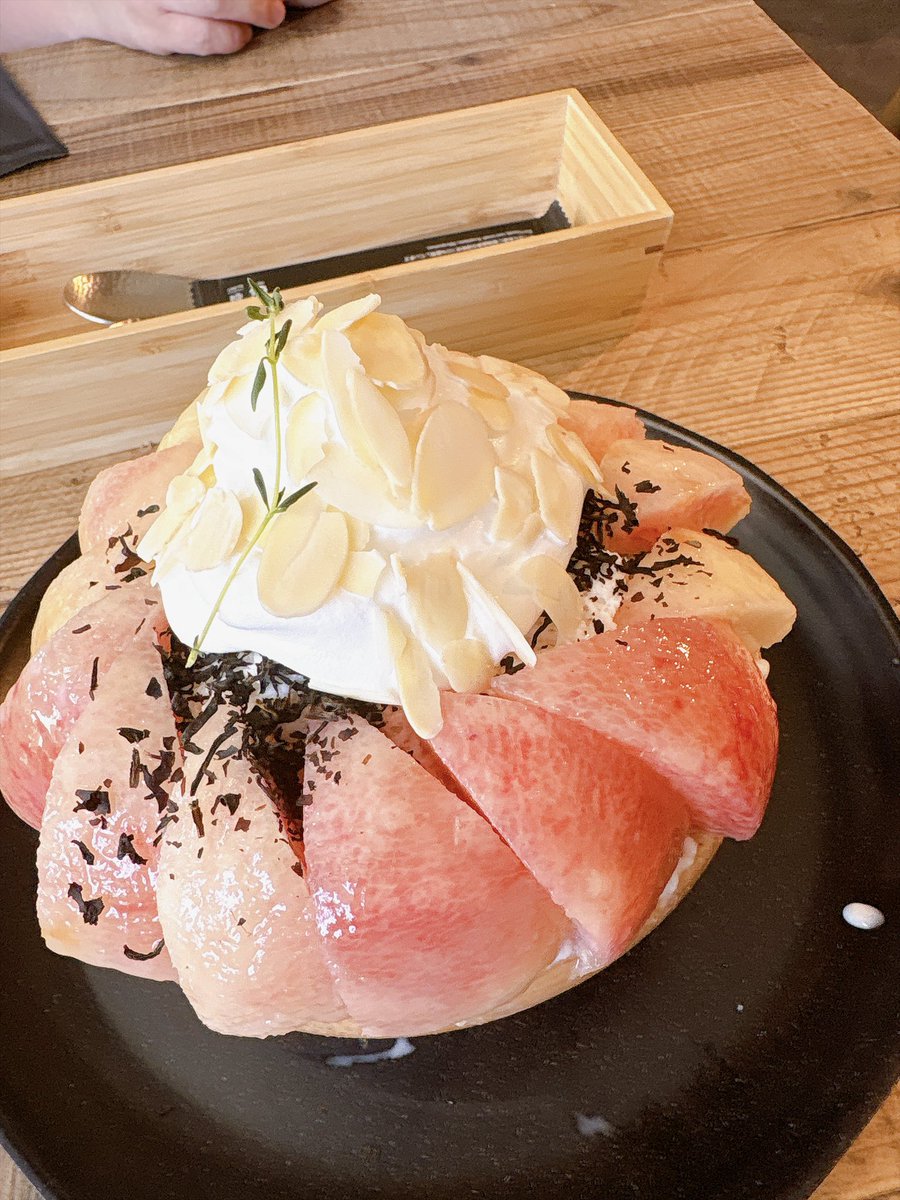 ur_shi's tweet photo. 最初うめええええってなったけど最後腹ちゃぷちゃぷなんだよBBAそして桃にアールグレイ合わせるの流行りだよね https://t.co/VXfYxvUrLM