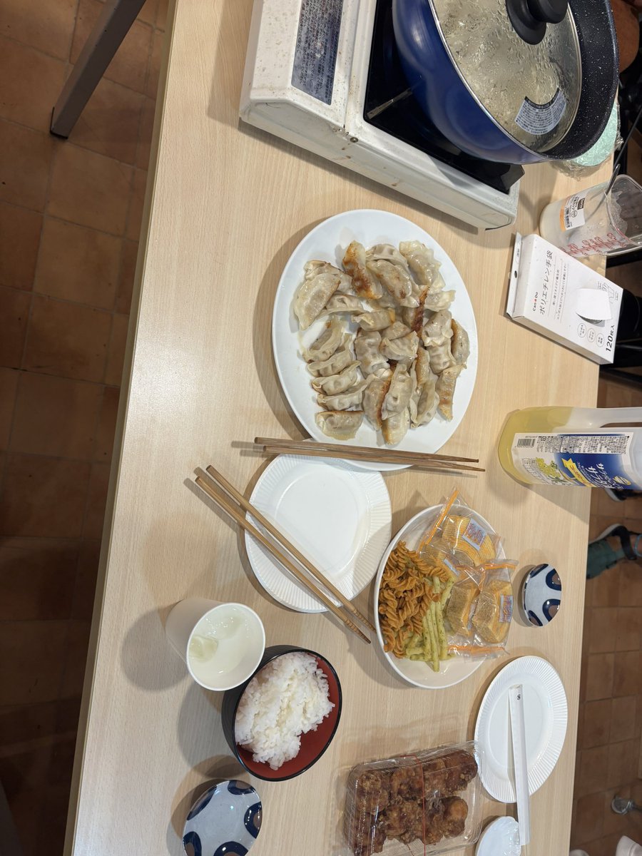 9n20co's tweet photo. https://t.co/8Bi2sqFLPj
今みんなでご飯食べてまーす https://t.co/GcR9020W7a