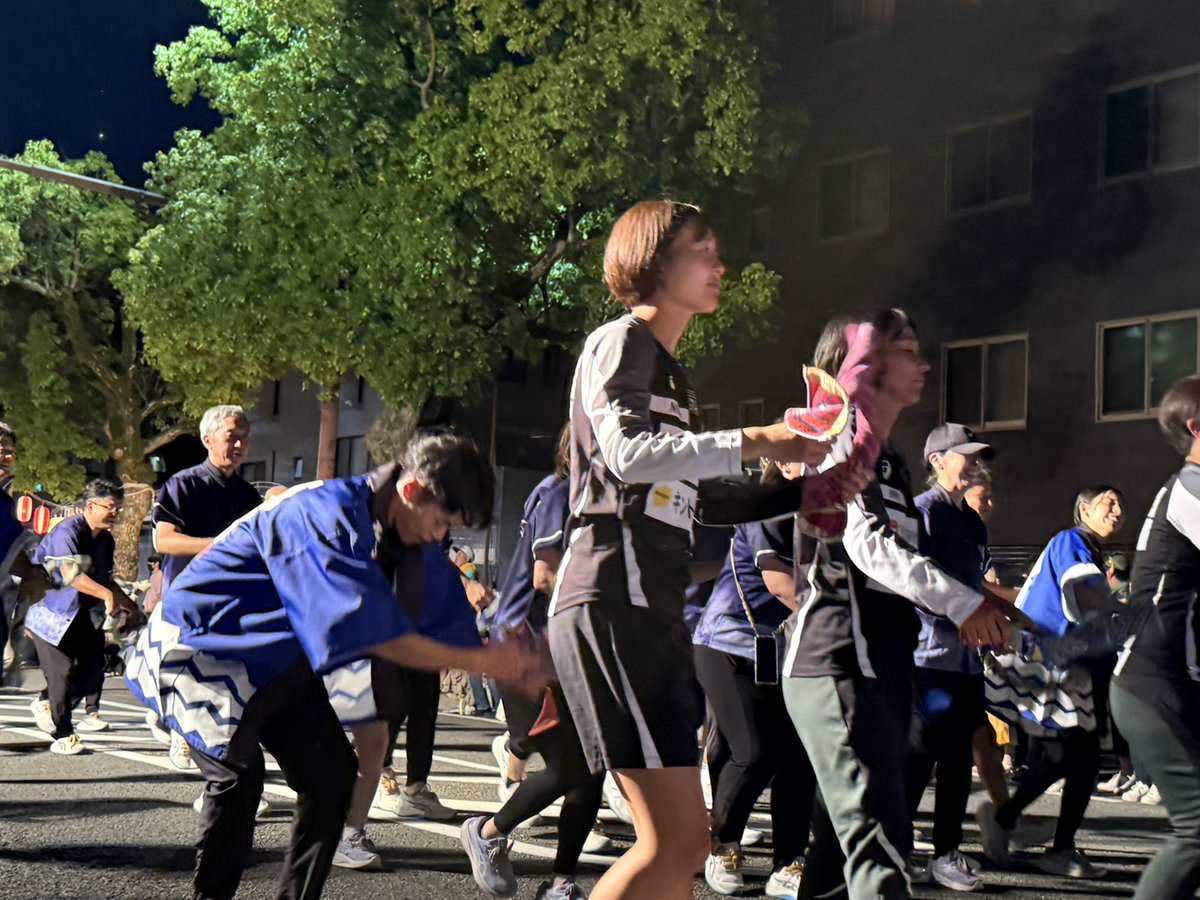 onmaku_jp's tweet photo. 【木山・今治お祭り音頭！】
さすがの運動神経、リズム感いいですよね～。
とっても楽しそうに踊っていただけてます！
#FC今治 
#おんまく 
#おんまく2026 
#Nostalgia～郷愁～ 
#木山音頭 
#今治お祭り音頭 https://t.co/lFwPaofzU7