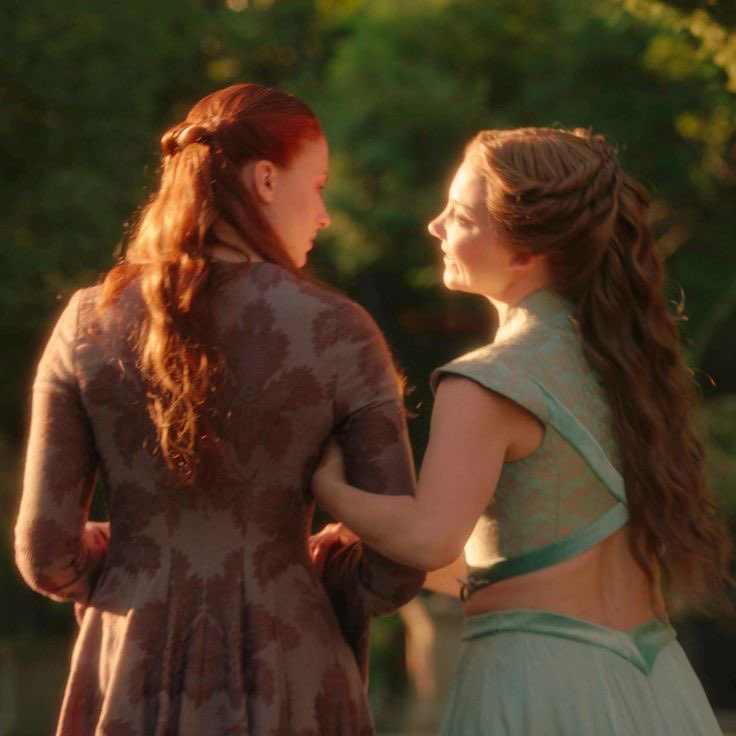 roseoftarth's tweet photo. ohhhhh margaery tyrell you’re carrying the whole lesbian agenda by yourself https://t.co/wPZNjsqUTC