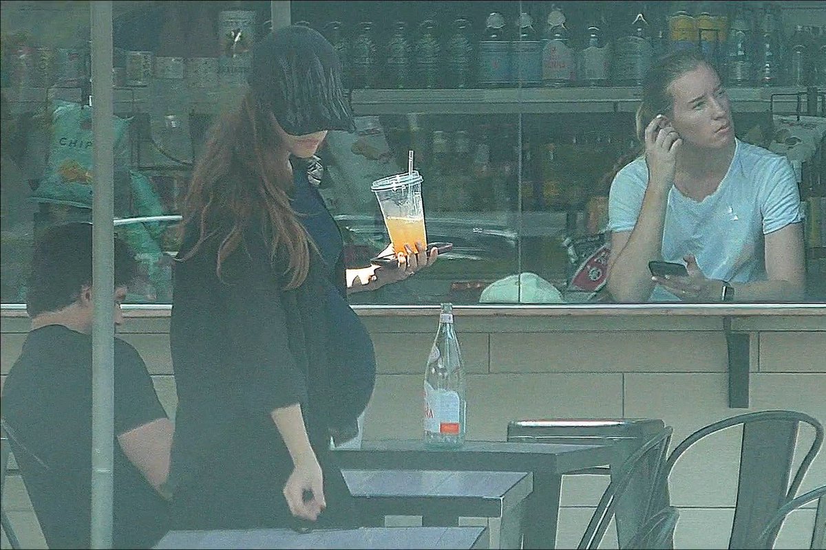 infopalvinhart's tweet photo. LINDAA! ✨️ Barbara Palvin foi vista ontem (07/08) almoçando em Los Angeles! 

📸 Backgrid | Credit to all owners!! Please contact via DM for removal or credit!! 🙏 https://t.co/xdL0hqVKhY