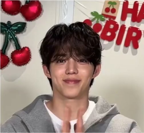ochooo2333's tweet photo. 頭の上にスンチェリ〜🍒🎂
#난_언제나_승철이편_생일축하해
#Its_BOSS_SCOUPS_Day https://t.co/QBpHotMAkl