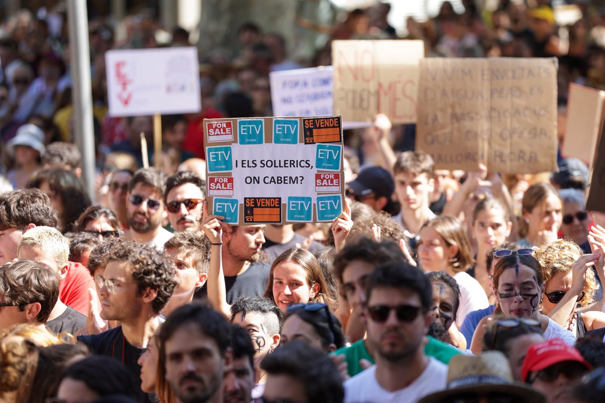 EPBaleares's tweet photo. 📸 La protesta contra la masificación turísitca en Sóller, en imágenes
https://t.co/PN3BtJelRb https://t.co/BJToV5oHnS