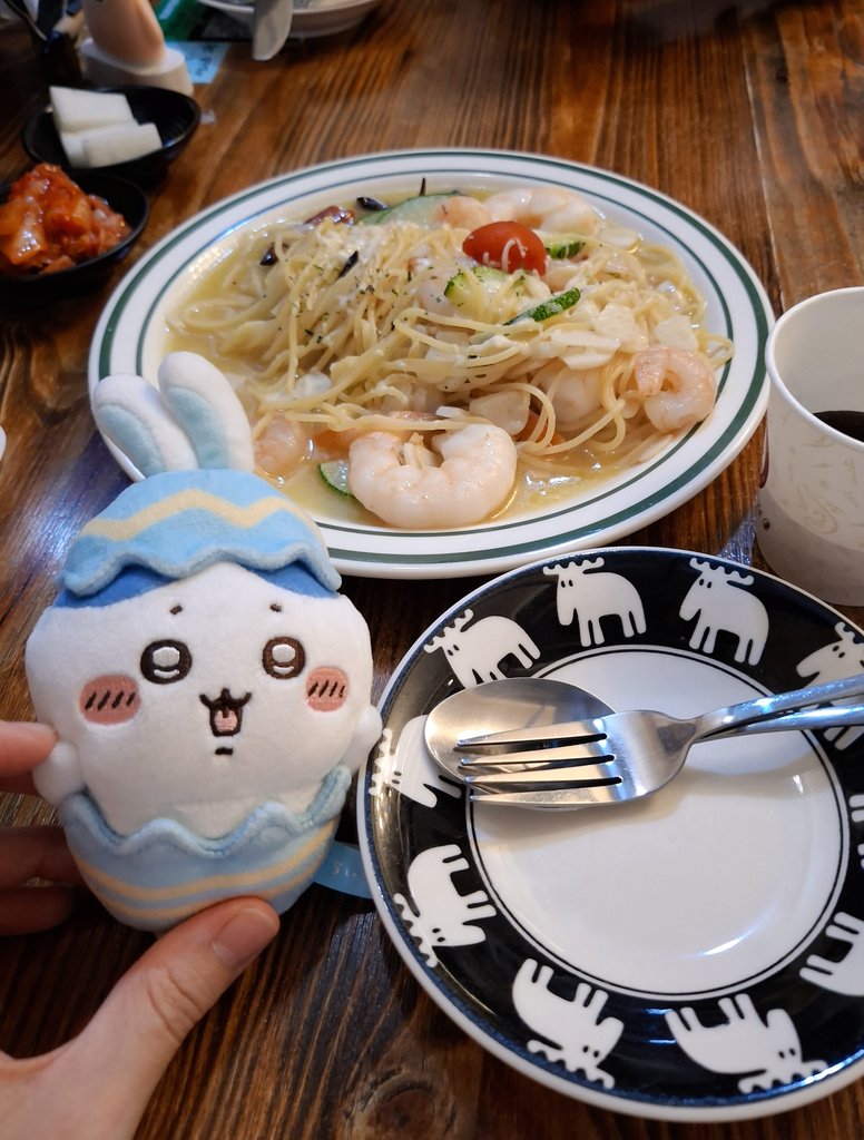 Olmang_CK's tweet photo. #RT 8월 8일 대전 은행동 스카이로드 쪽에서 하치와레 인형을 분실했습니다.
(사진과 같이 부활절 옷을 입은 인형)
점심 때 즈음에 마지막으로 확인했고, 이후 이동하면서 잃어버린 것 같습니다.
혹시 보신 분이나 습득하신 분이 계시면 꼭 연락 부탁드립니다.
꼭 사례하겠습니다.🥺 https://t.co/Y4YKUD52CY