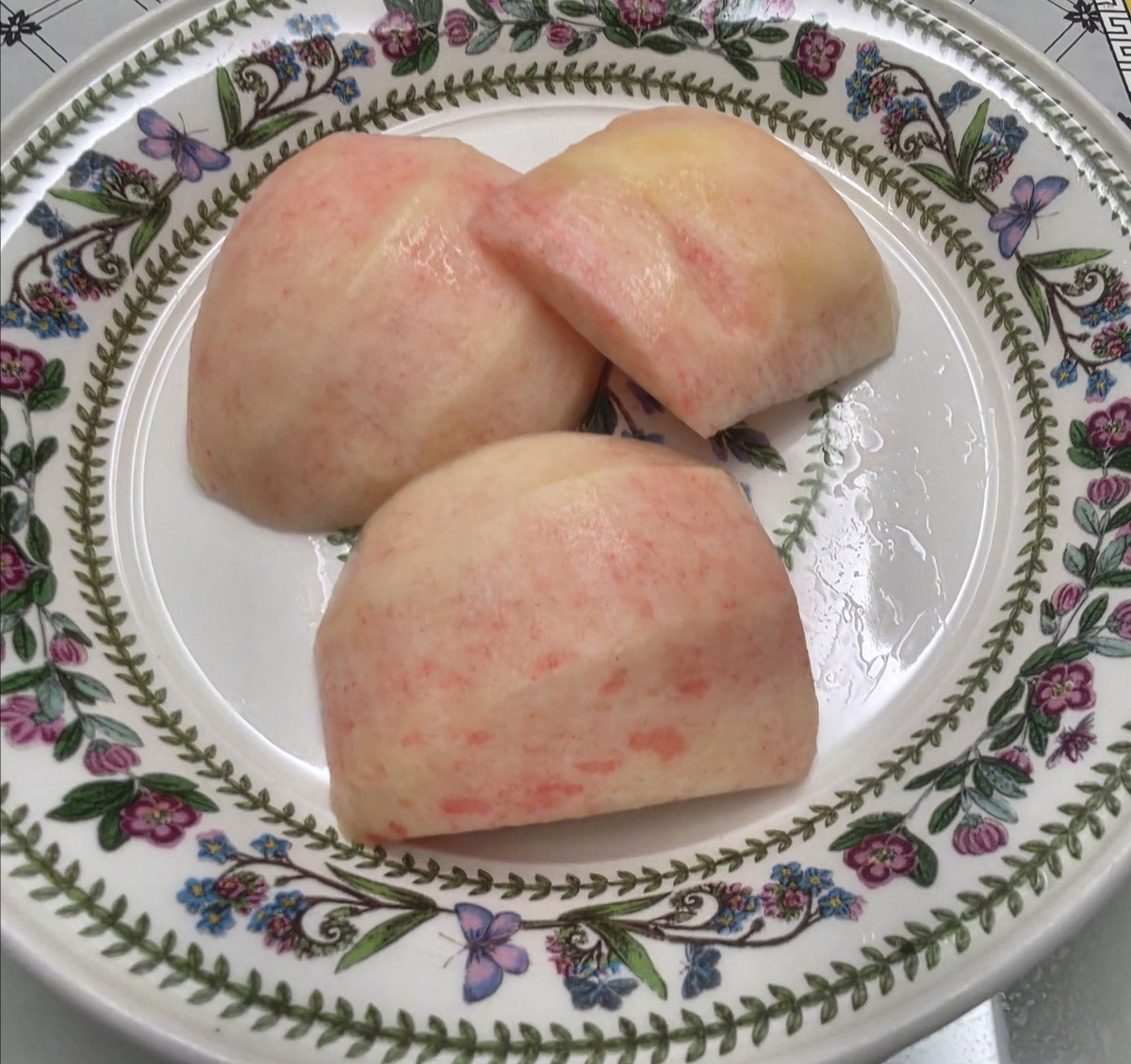 Ramgunom's tweet photo. RT이벤트!)
지인네가 영천에서 직접 과수원을 하고계시다고
복숭아를 보내주셨는데,너무 맛있어서 홍보겸 RT이벤트 합니다!!
달달한 딱복숭아구요,(물복X!) 사이즈는 주먹보다 살~짝 작습니다.
후숙해서 먹으면 훨씬 맛있구요,냉장고에 시원하게 해서 먹으면 정말 맛있습니다!
RT해주신 2분 뽑아서 복숭아 1박스씩 보내드립니다~
>영천 스타농원< 많은관심 부탁드립니다~!!
>주의!!복숭아 알레르기나 관련 알러지가 있으신 분은 피해주세요!