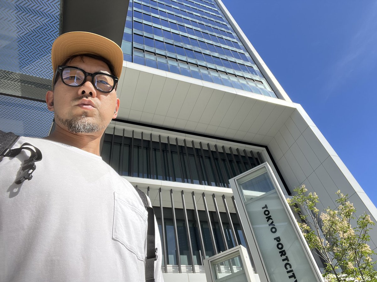 jin1eskimo's tweet photo. Independent Tokyo というアートイベントに行ってきた。
芸術家さんと話すのは楽しい。自分のアートに需要があるとかないとか考えなくて良いからだろな😅
浜松町まで行ったから、新橋の友達の店で博多長浜ラーメン食べたかったのに、18時からだった。また行くよー!
#アート散策 #IndependentTokyo https://t.co/WYRj5p96TR