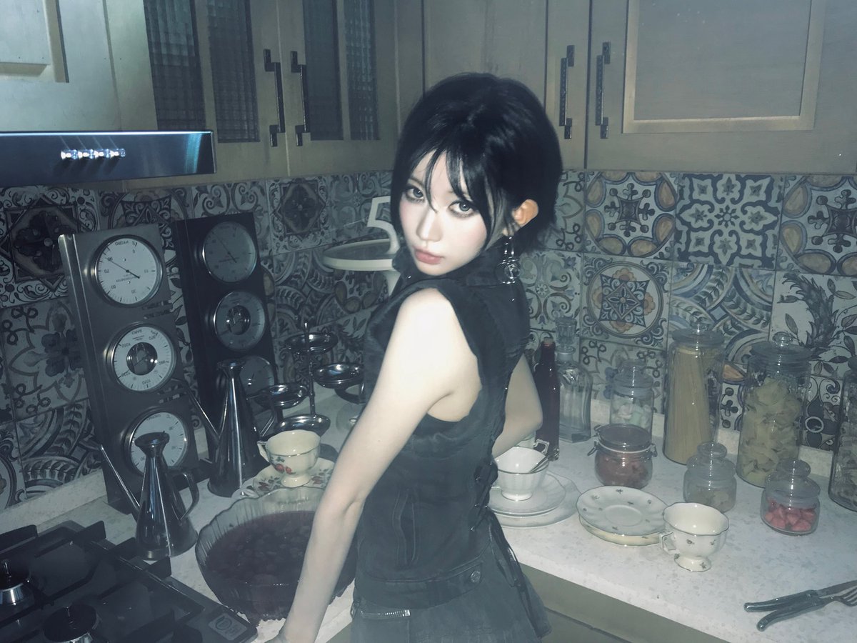stuckwithasa's tweet photo. I’m obsessed with vampire asa 🩸🐰🌑

#ENAMIASA #BABYMONSTER https://t.co/3DIAQGetru