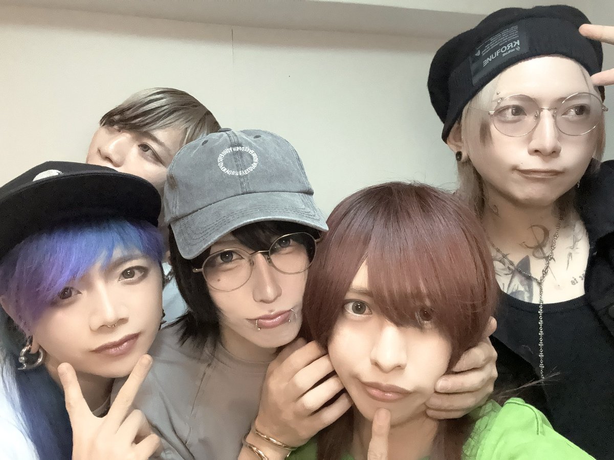 CoCOON_cojp's tweet photo. 本日は東京撮影会、ありがとうございました✨

次回ライブは
8/12(水)OSAKA MUSE
OPEN15:00/START15:30
出演:18:20〜18:45
撮影会:19:25〜

前日は大阪撮影会です📷
Bar B2 From Beginning
中央区東心斎橋2丁目2-4-19
18:30〜20:30(最終受付20:15) https://t.co/bdn93oCP0G